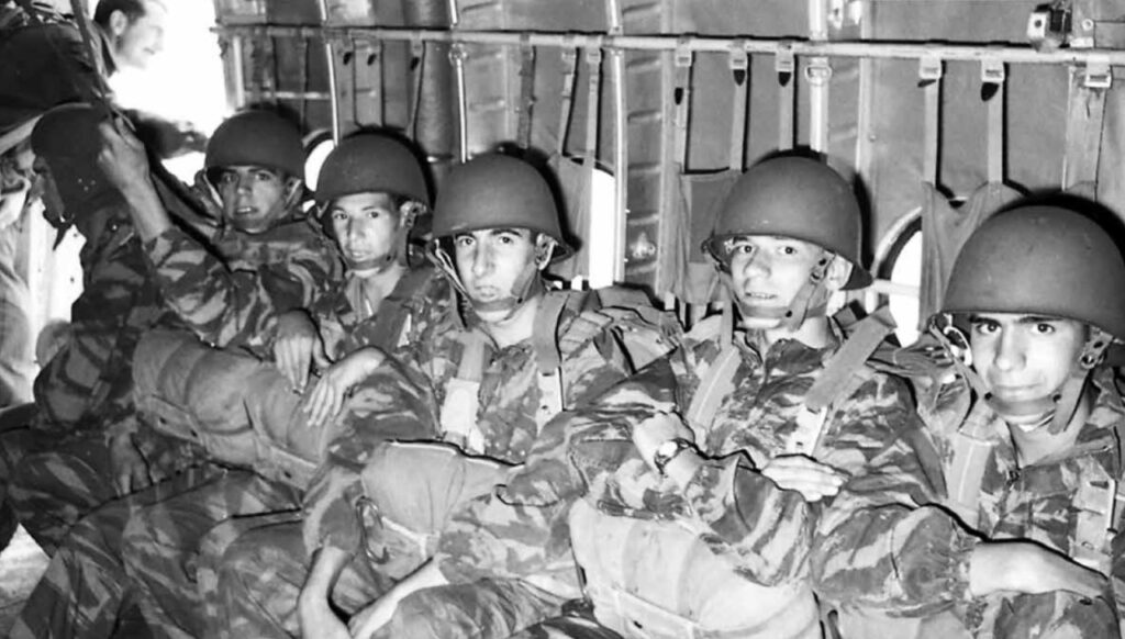 french paratroopers in a plane