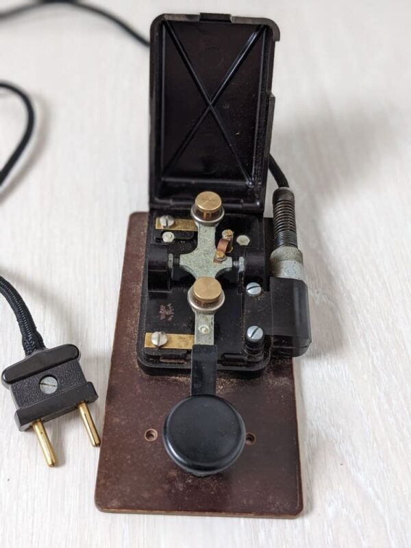 WW2: opened morse key Baumuster T1