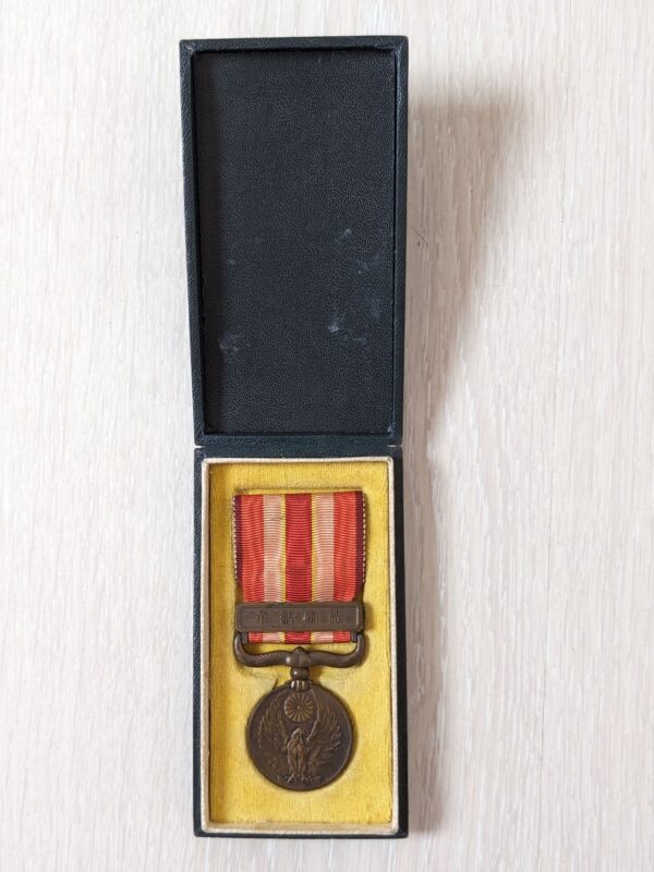 medal of the Manchurian incident in its original case