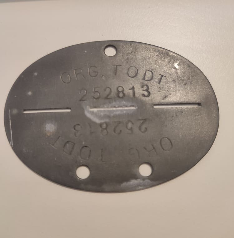 ww2 german dog tag: general view