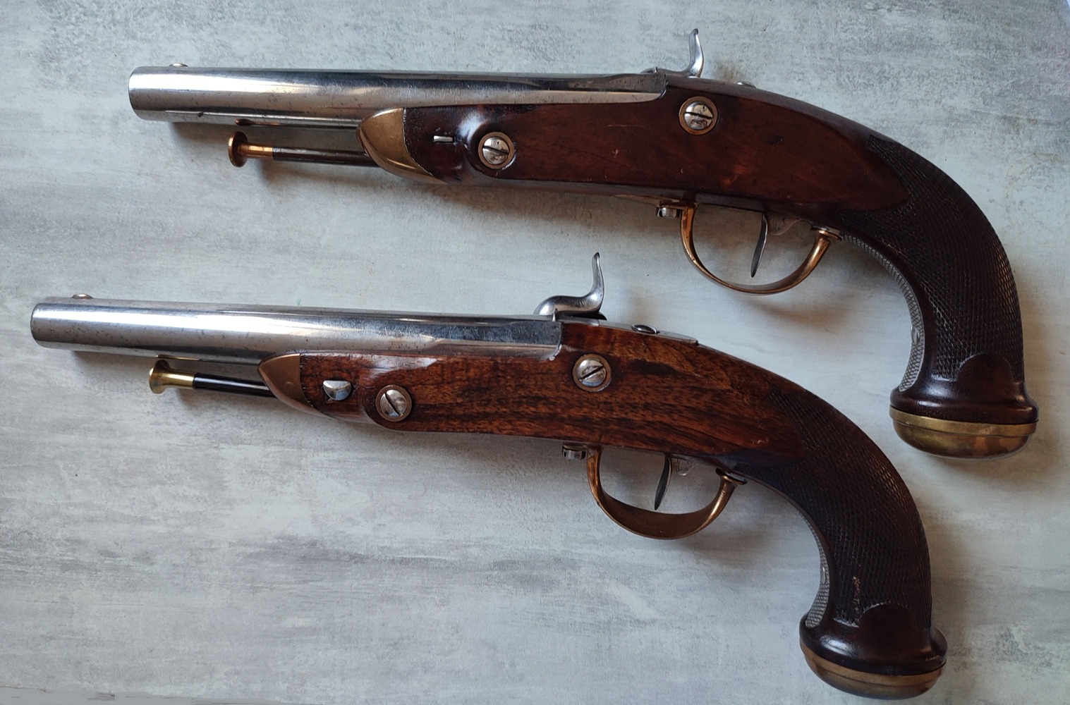 Pareja de Pistolas Francesas de Oficial de Caballería, Modelo 1816/22 - Imagen 2