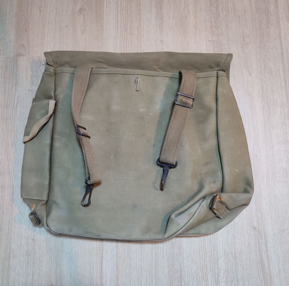 US M-36 Rubberized Musette Bag - Image 2