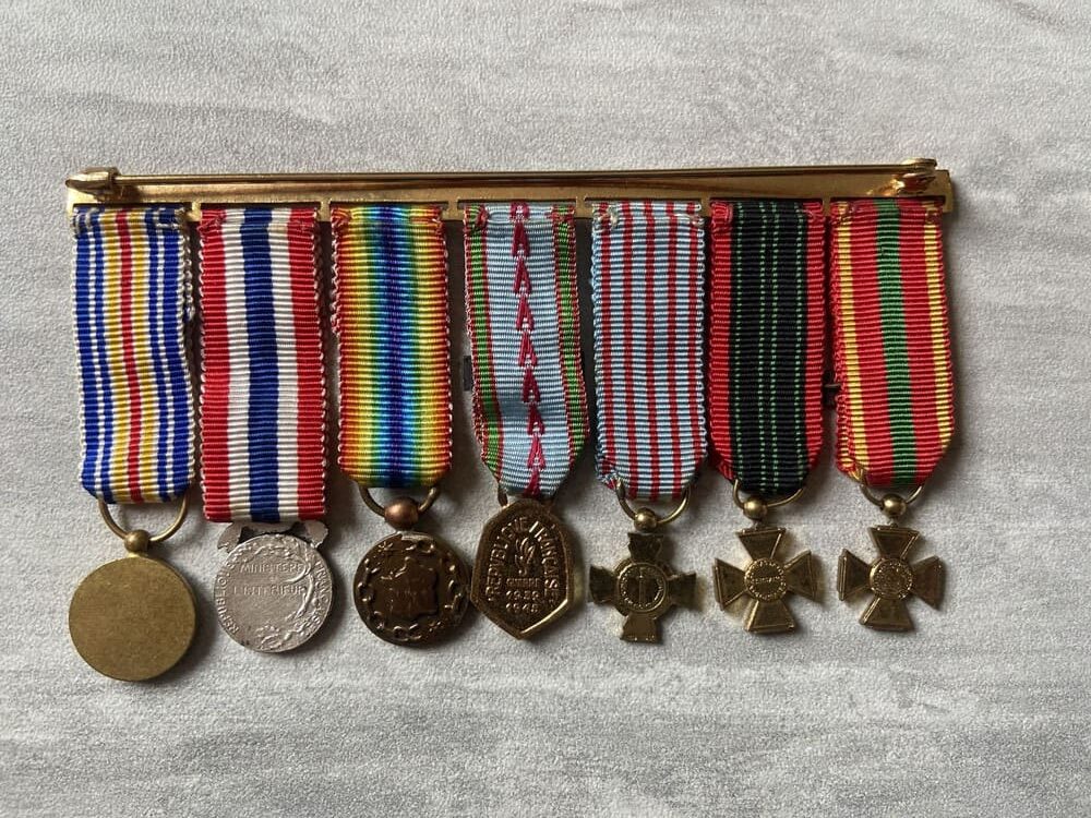 France: WWII Miniature Medal Bar - Image 2
