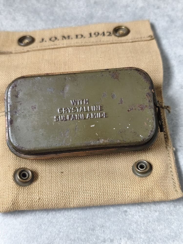 US M-1910 First Aid Pouch with Carlisle First Aid Packet, WWII - Image 6